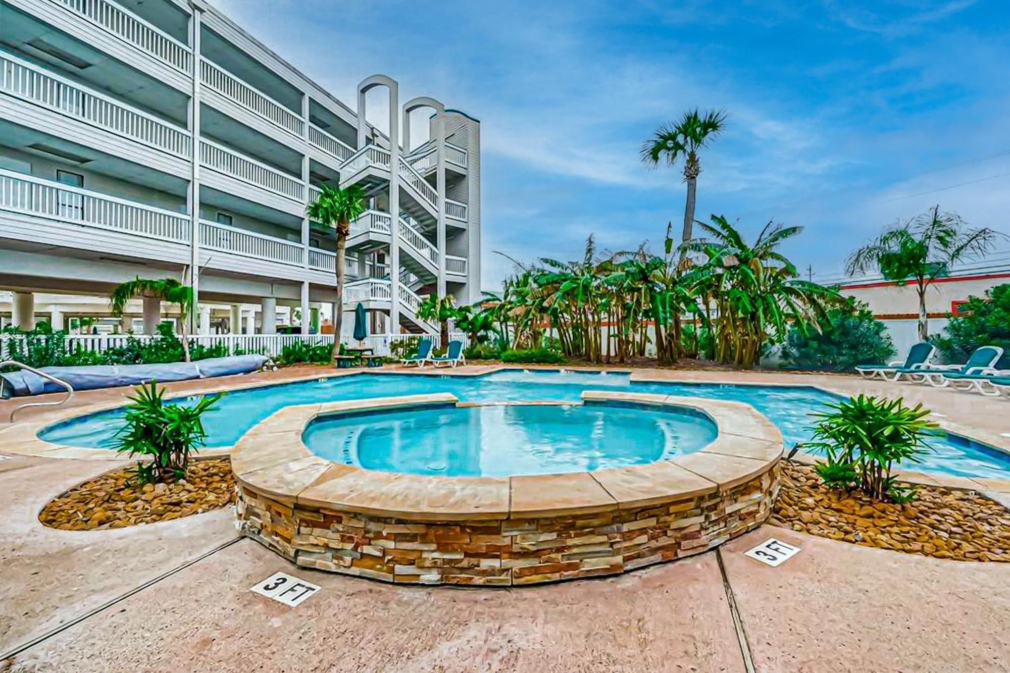 Apartment Seawall View *