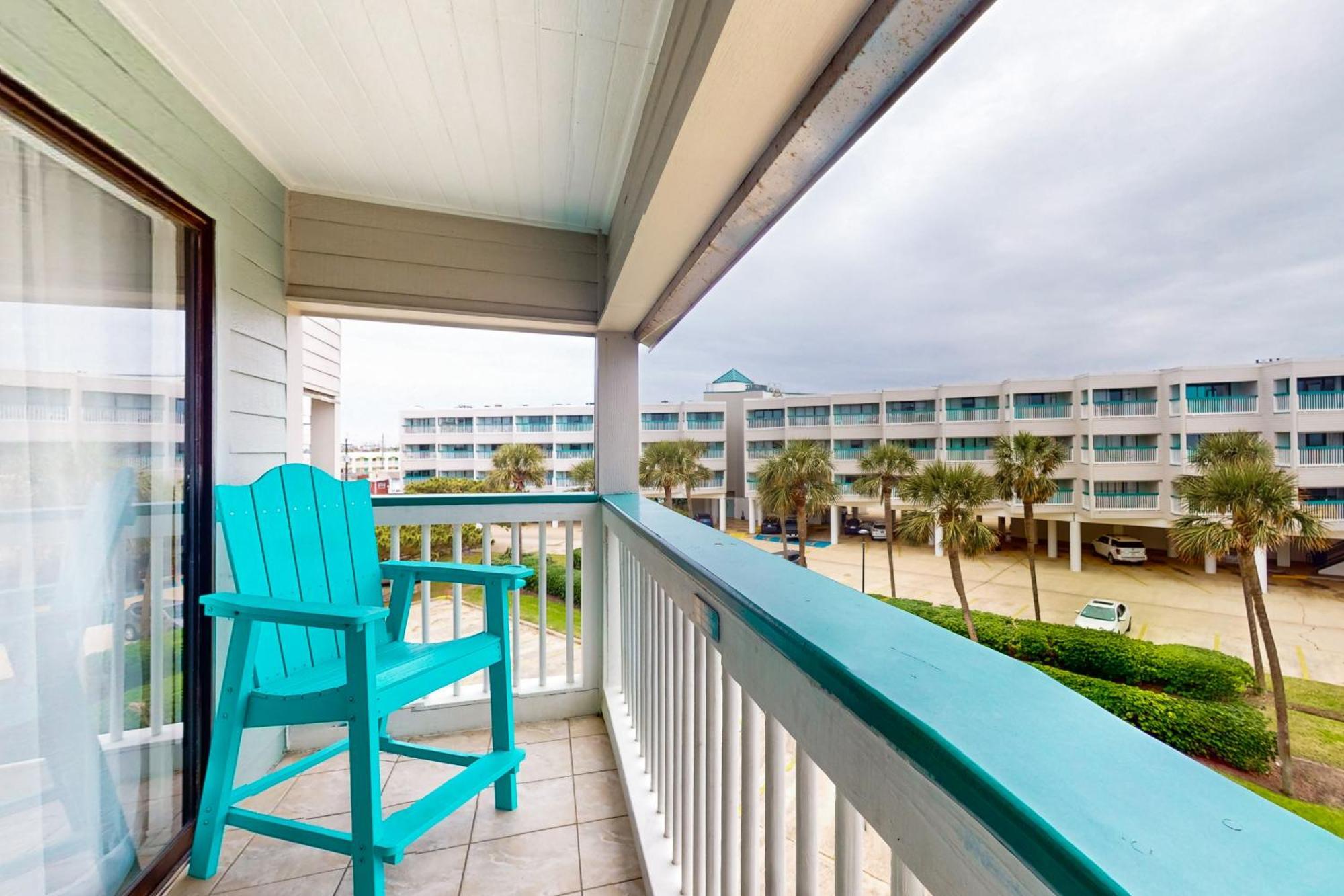 Seawall View Apartment *