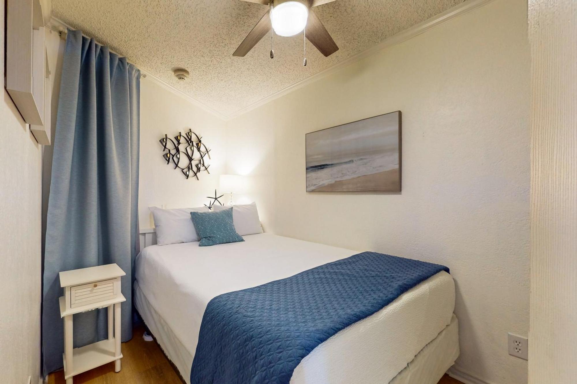 Seawall View Apartment